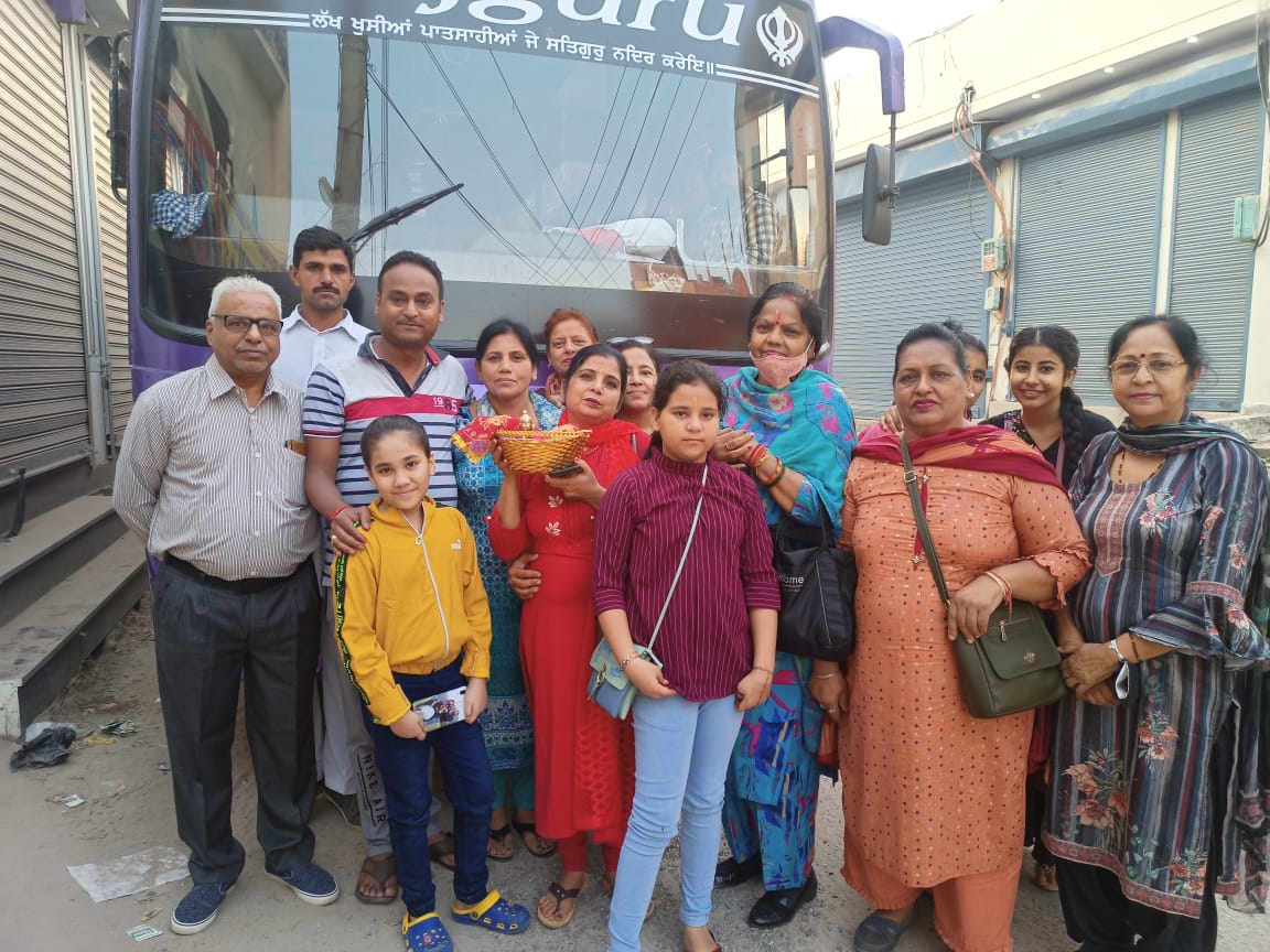 जै माँ चिंतपूर्णी सेवा सोसाइटी की तरफ से टोनी बक्शी की अगुवाई में श्री दरबार साहिब के लिए बस की रवाना : नितिन भंडारी