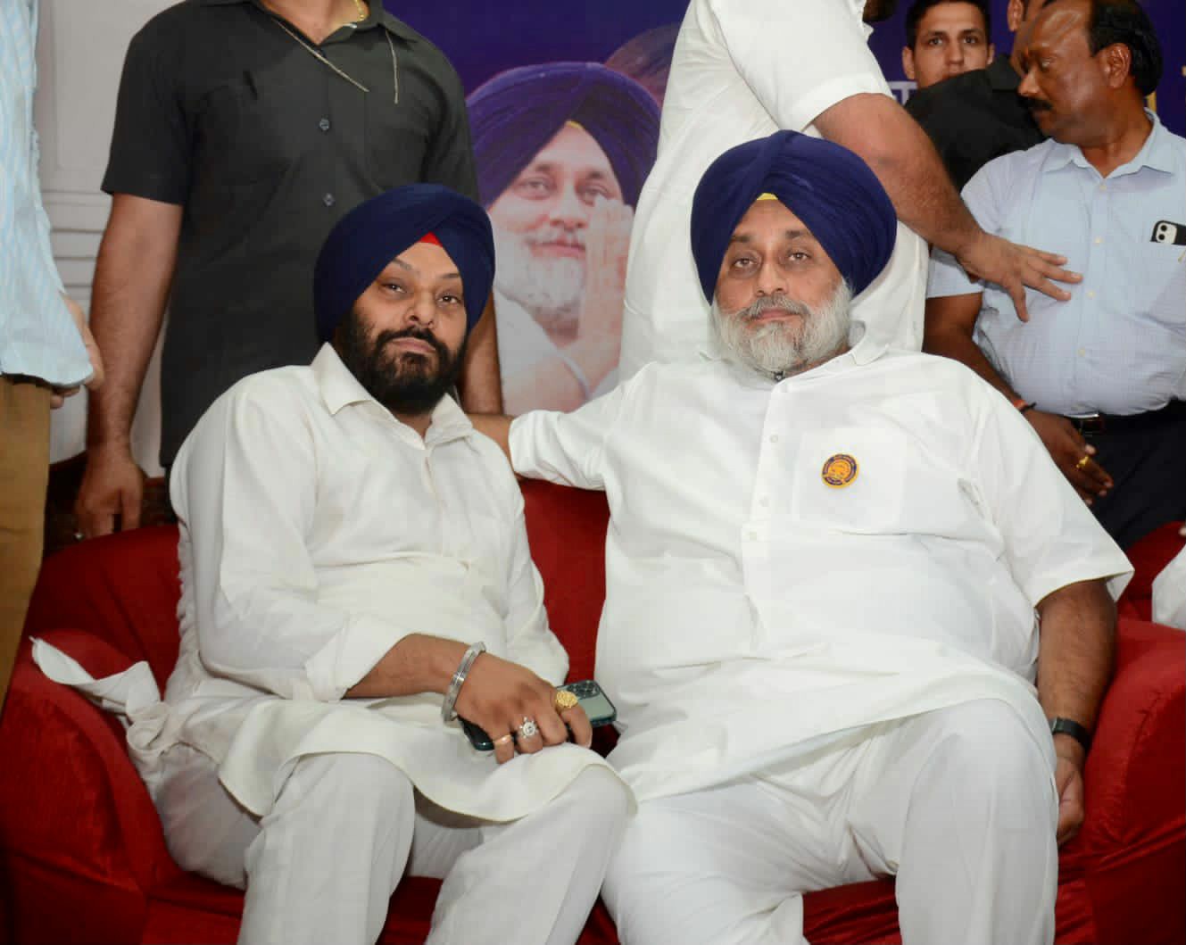 विधानसभा चुनावों के मध्यनजर पूर्व डिप्टी सी एम सुखबीर बादल से की मीटिंग : वरिंदर दीप सिंह