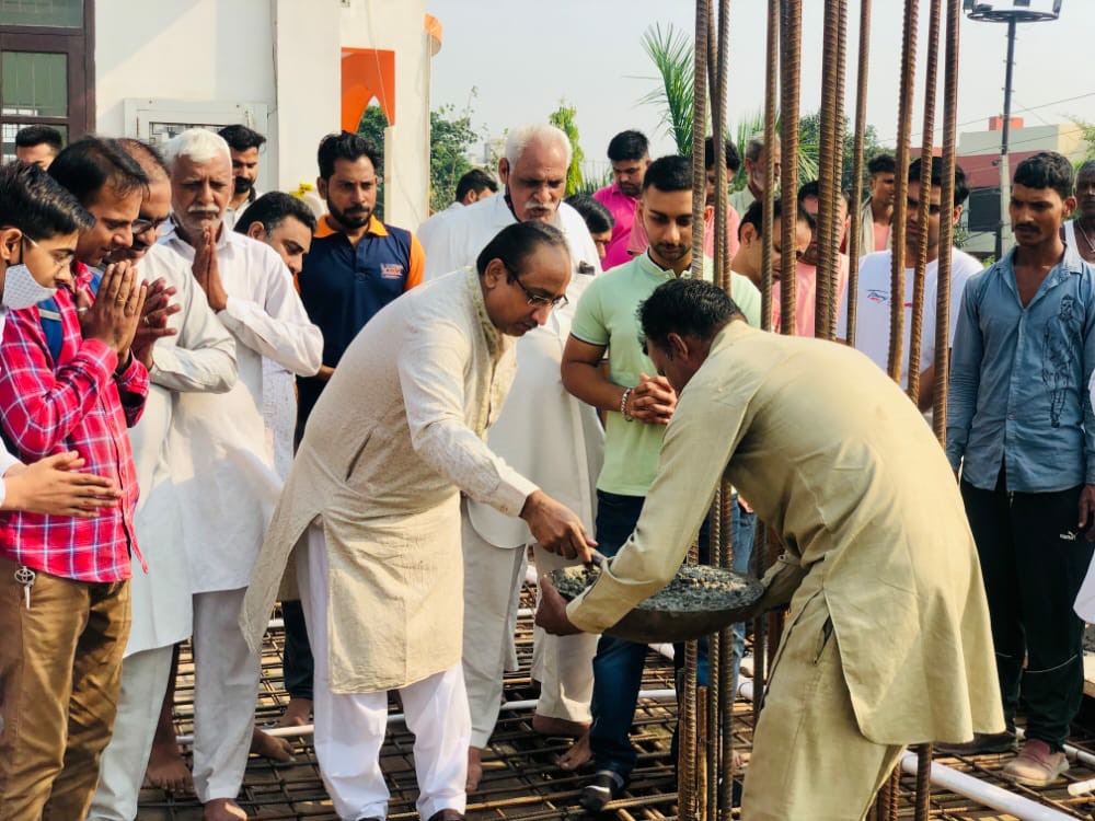 35 लाख की लागत से डाला गया लंगर हॉल का लेंटर