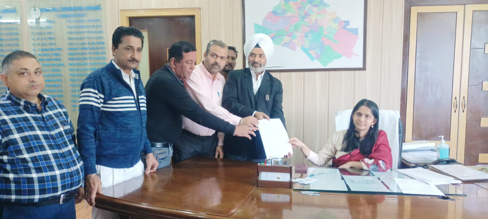 पार्किंग के बढ़े हुए रेटों को लेकर …..