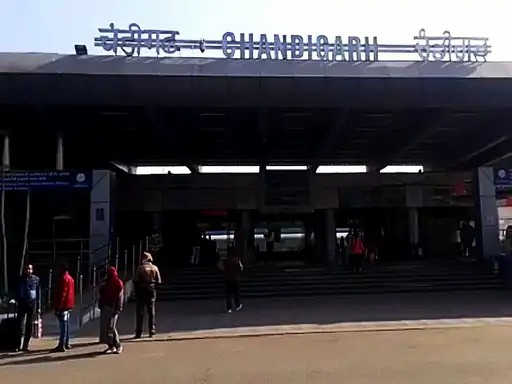 यूथ कांग्रेस का चंडीगढ़ रेलवे स्टेशन पर रोष :