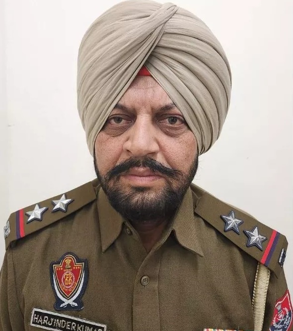 एसटीऍफ़ ने 2 साथियों समेत सब इंस्पेक्टर को दबोचा :