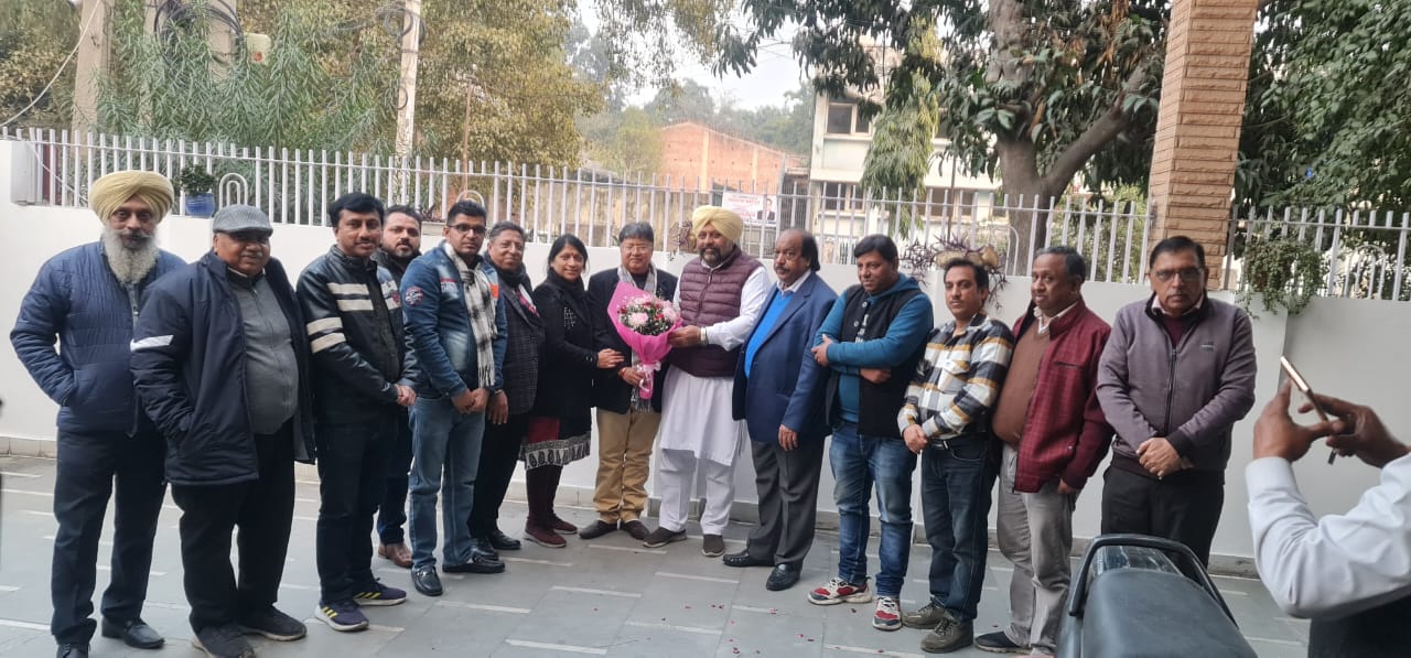 आप सरकार के राज में व्यापारियों को आ रही समस्याओं से जिला अध्यक्ष रजनीश धीमान को कराया अवगत : हरकेश मित्तल