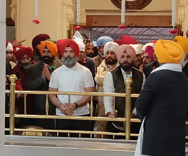 राहुल गांधी ने गोल्डन टेंपल में माथा टेका :