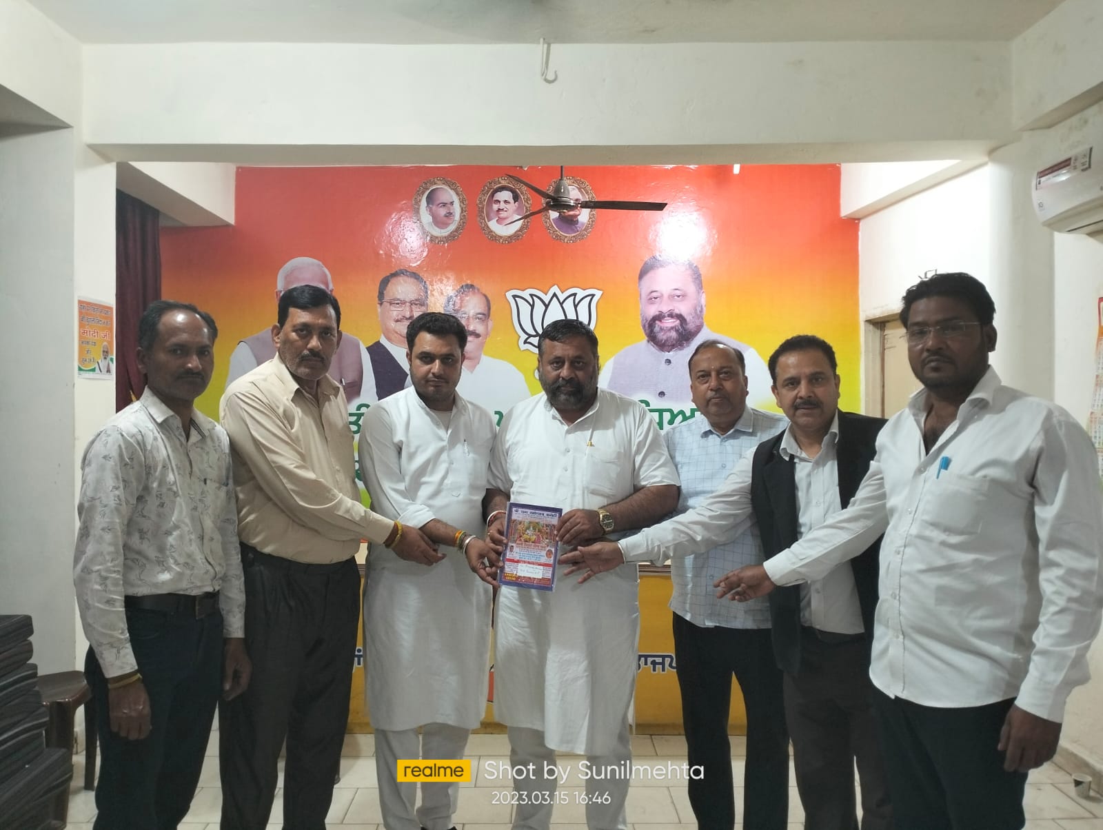 शोभायात्रा के गणमान्यों को दिए जा रहे निमंत्रण : एडवोकेट राकेश भाटिया