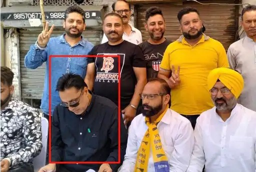 जालंधर में इलेक्शन कमीशन के नियम तोड़ते 6 आप एमएलए :