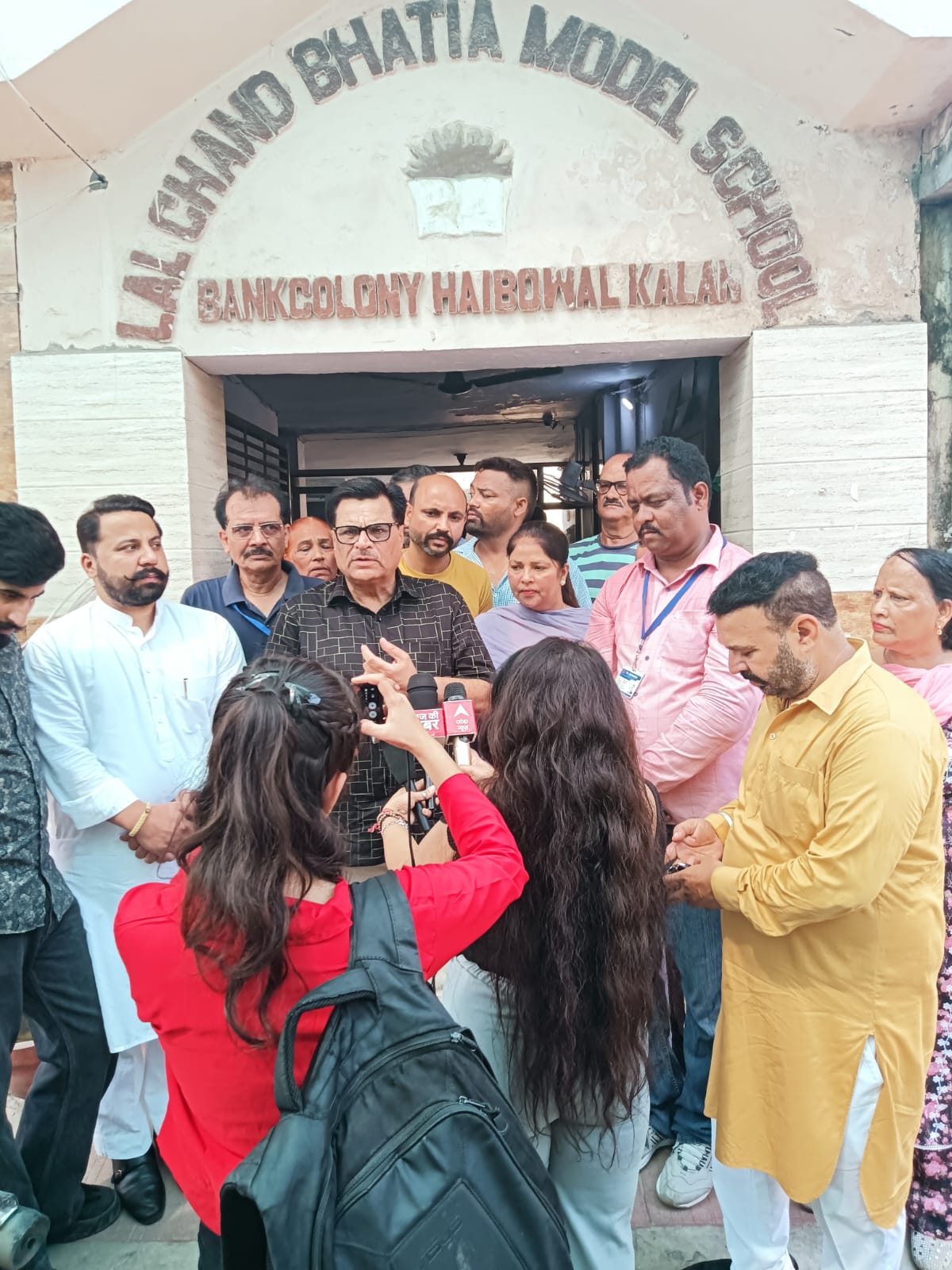 लाल चंद भाटिया हाई स्कूल में नि:शुल्क नेत्र जांच शिविर का आयोजन : जगदीश भाटिया